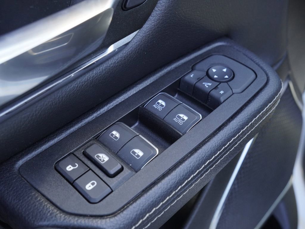 Used 2025 RAM 1500 Laramie image 12