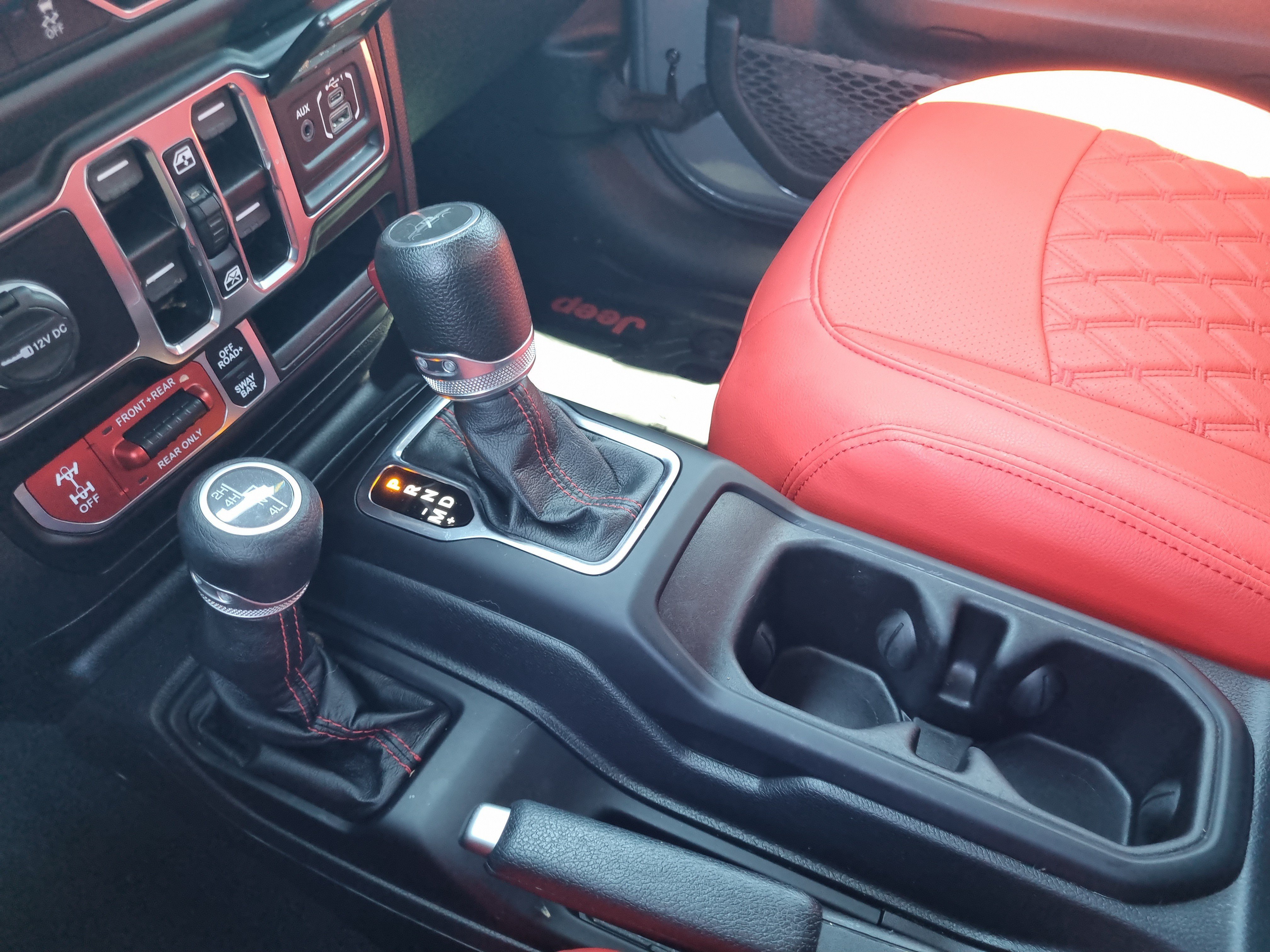 Used 2022 Jeep Gladiator Rubicon w/ Cold Weather Group AWD/4WD image 30