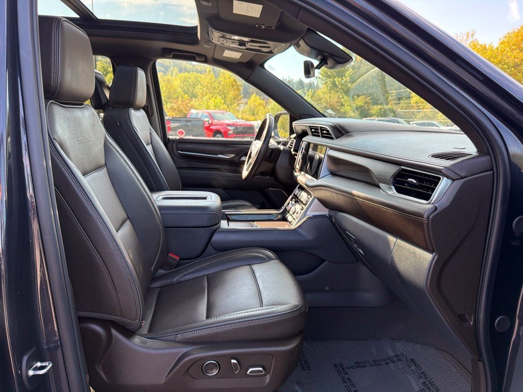 Used 2024 GMC Yukon Denali w/ Advanced Technology Package AWD/4WD image 11