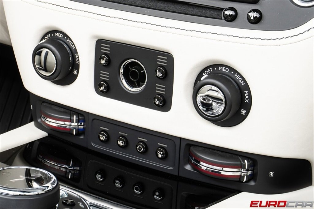 Used 2018 Rolls-Royce Dawn image 29