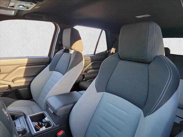 Used 2025 Toyota 4Runner 4WD image 11