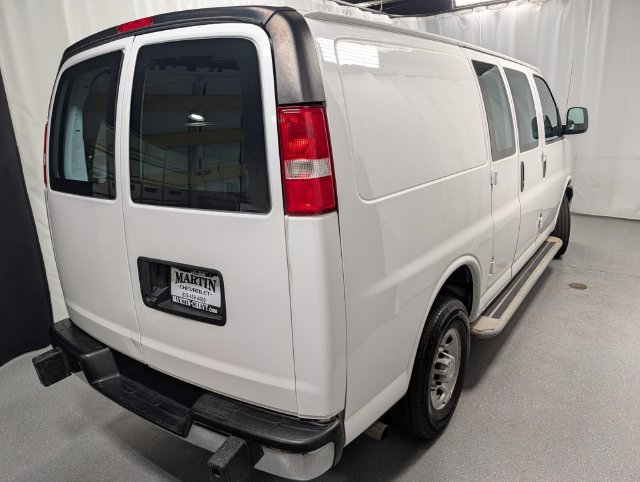 Used 2022 Chevrolet Express 2500 w/ Driver Convenience Package RWD image 4