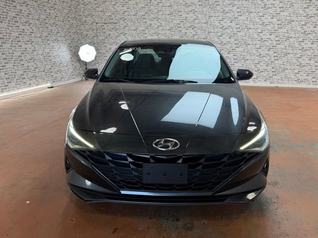 Used 2021 Hyundai Elantra SE FWD image 2