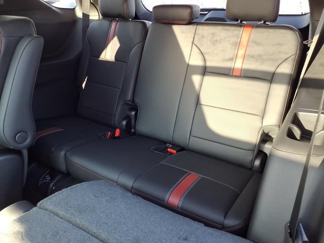 New 2027 Chevrolet Traverse RS w/ LPO, Floor Liner Package AWD/4WD image 10