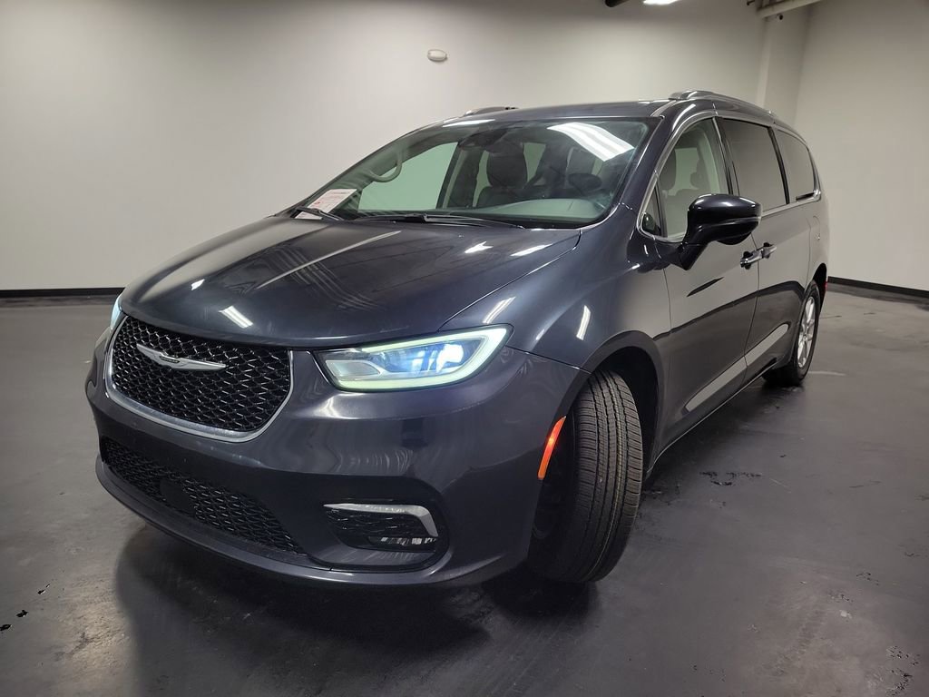 Used 2021 Chrysler Pacifica Touring-L image 4