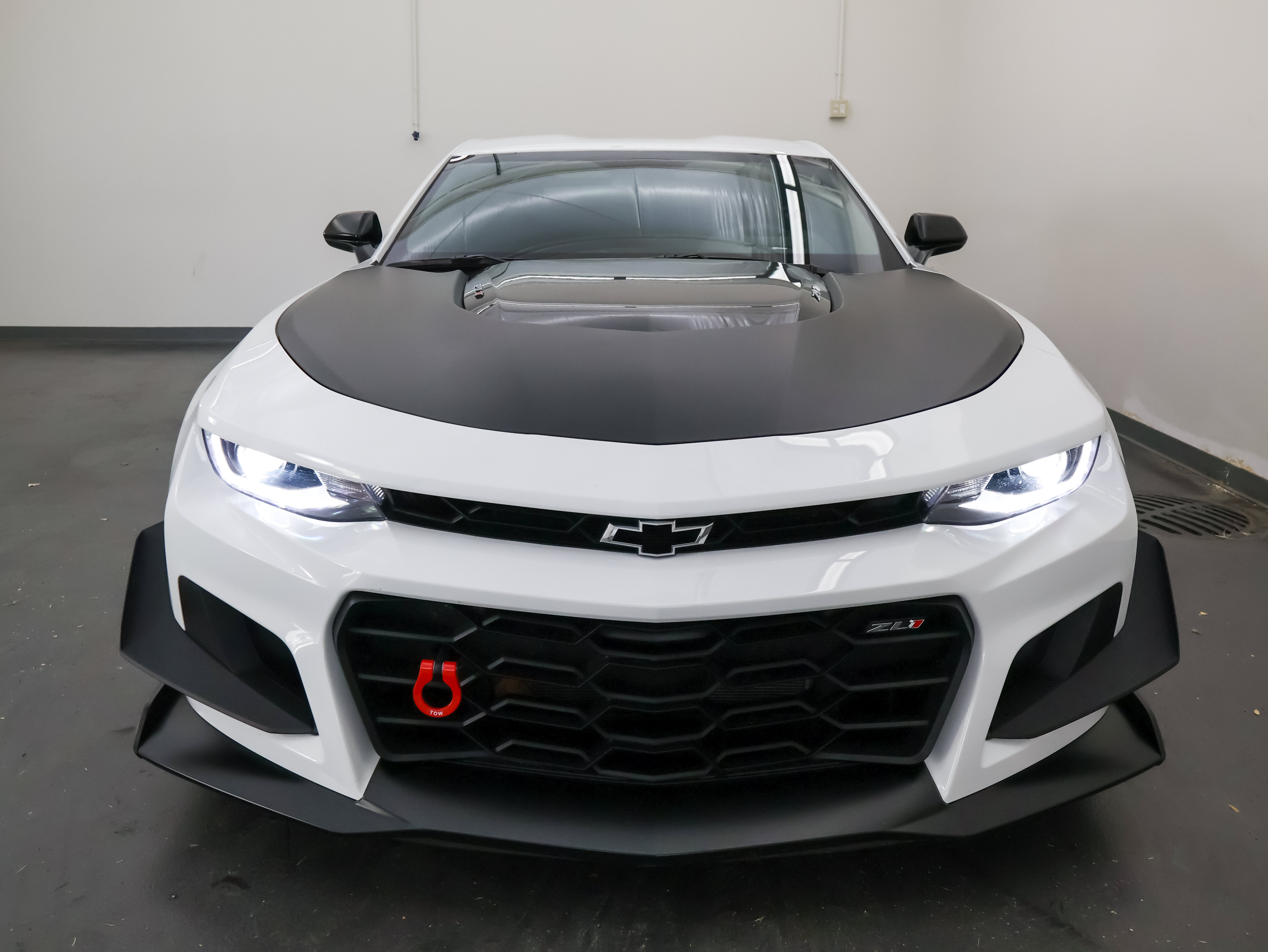 Used 2018 Chevrolet Camaro ZL1 RWD image 8