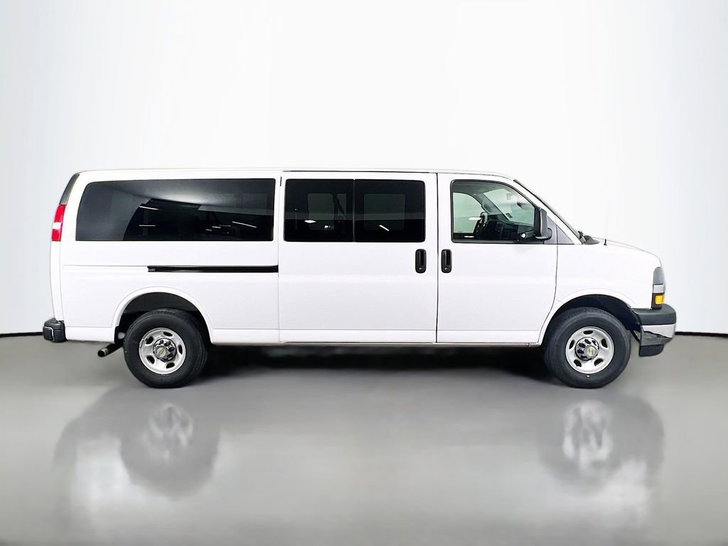Used 2025 Chevrolet Express 3500 LT w/ LT Preferred Equipment Group RWD image 4
