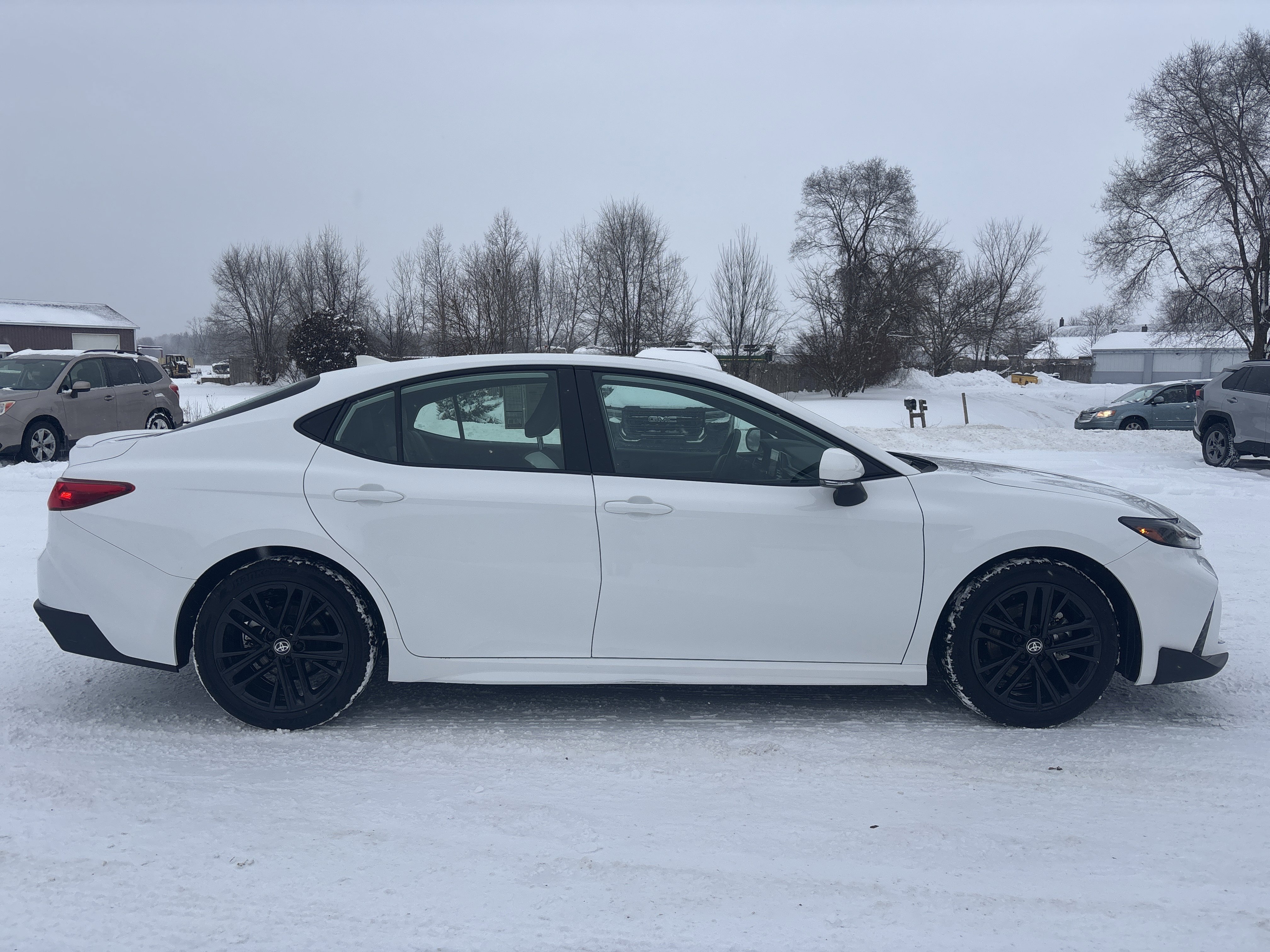 Used 2025 Toyota Camry SE image 2