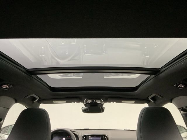 Used 2023 Volvo XC40 Recharge Ultimate image 23