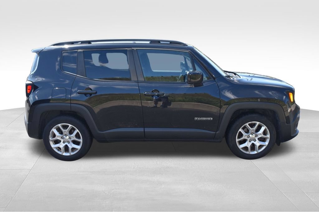 Used 2018 Jeep Renegade Latitude FWD image 6