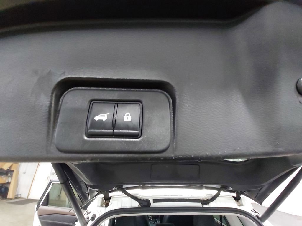 Used 2023 Nissan Rogue SV w/ SV Premium B Package image 13