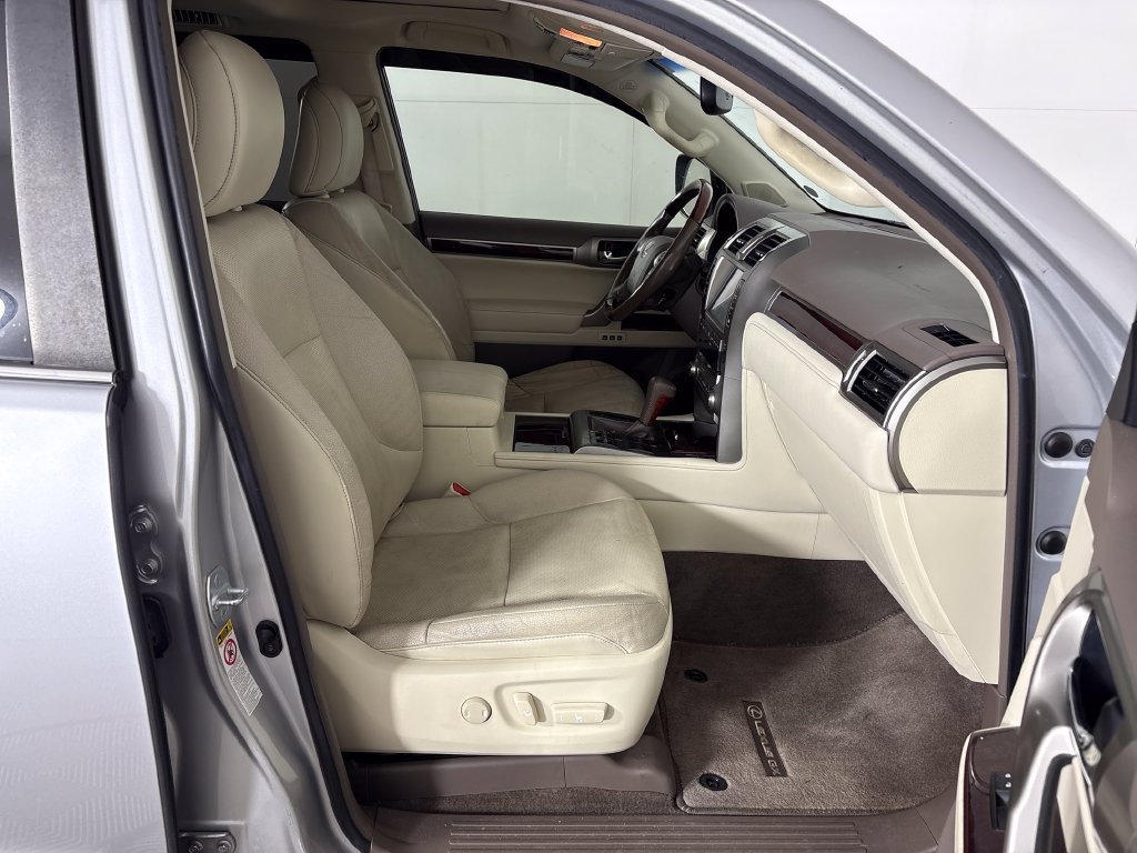 Used 2016 Lexus GX 460 w/ Premium Package AWD/4WD image 6
