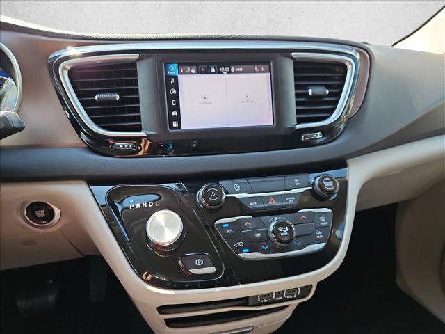 Used 2024 Chrysler Voyager LX FWD image 14