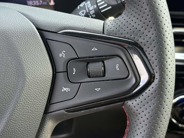 Used 2025 Chevrolet Trax RS w/ Sunroof Package FWD image 21