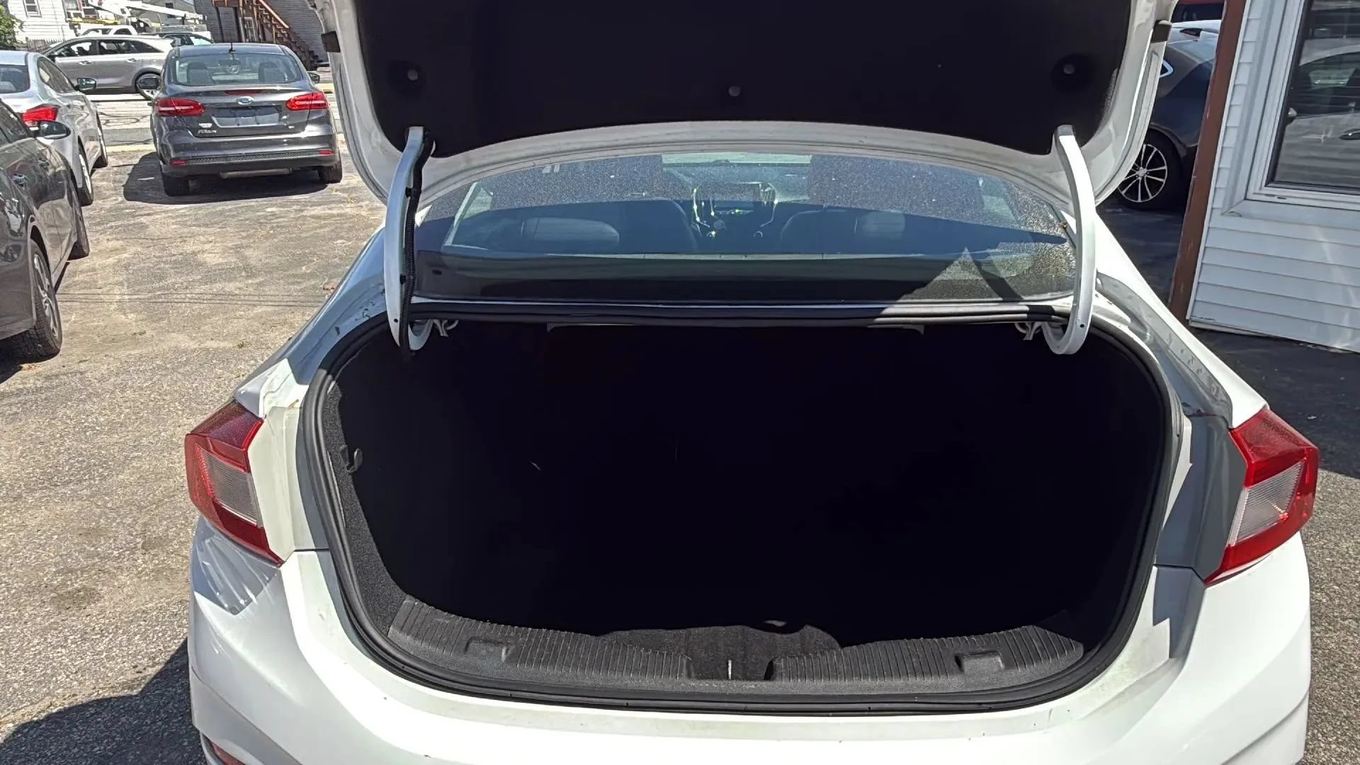 Used 2017 Chevrolet Cruze Premier FWD image 9