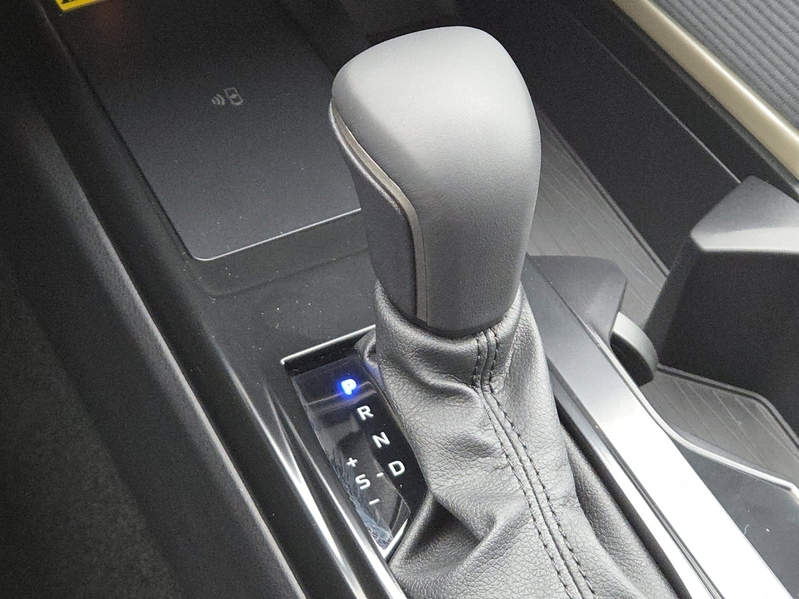 Used 2025 Toyota Camry SE w/ Convenience Package image 30