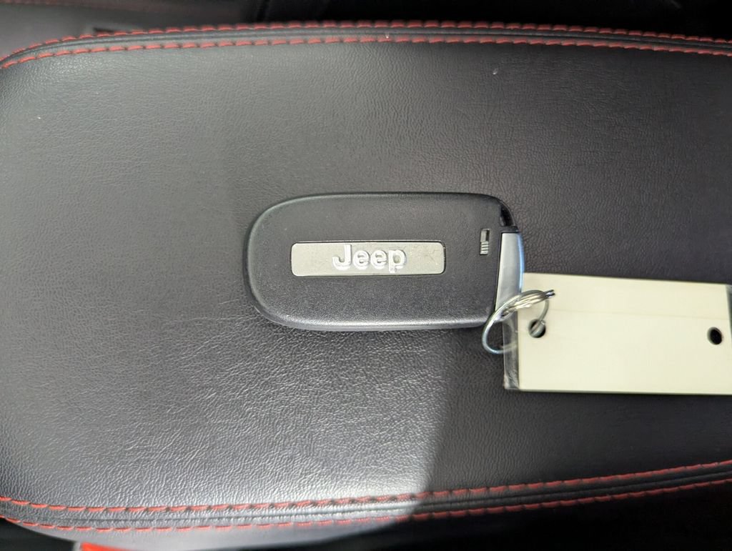 Used 2021 Jeep Cherokee Trailhawk w/ Sun, Sound & Nav Group AWD/4WD image 31