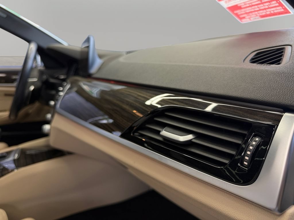 Used 2019 BMW 530i w/ Convenience Package RWD image 30