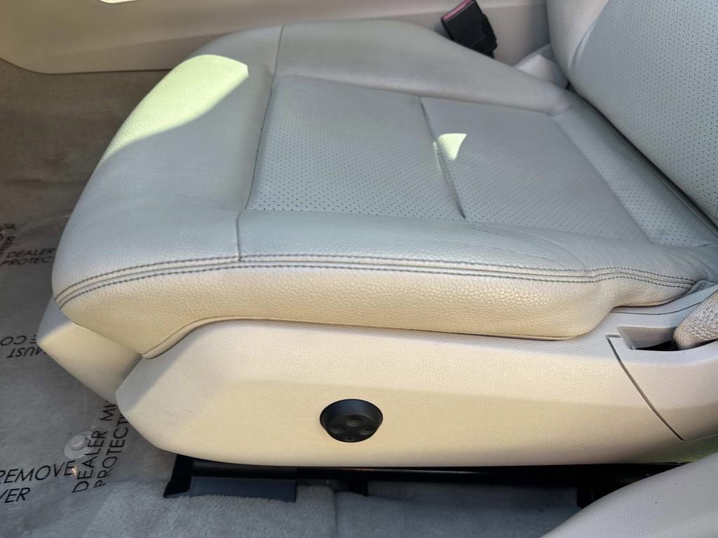 Used 2016 Mercedes-Benz E 350 Sedan w/ Premium Package image 18