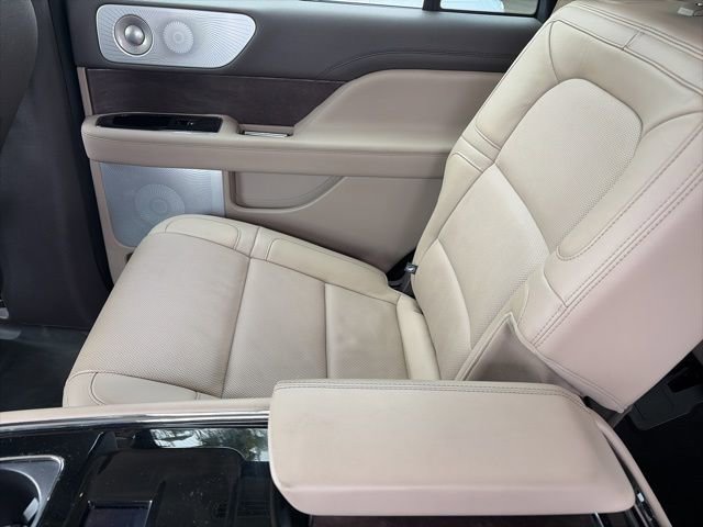 Used 2023 Lincoln Navigator Reserve image 18
