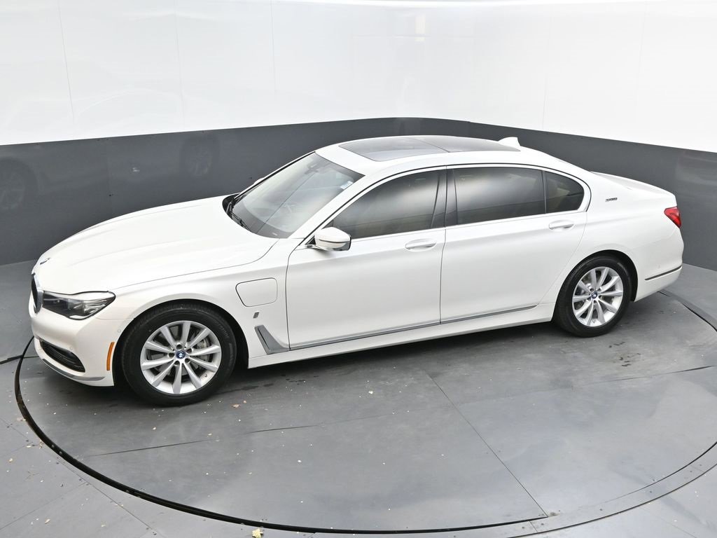 Used 2018 BMW 740e xDrive image 45