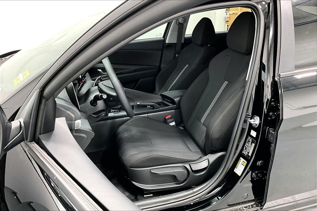 New 2026 Hyundai Elantra SE FWD image 22