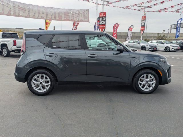 Used 2025 Kia Soul LX w/ LX Technology Package image 4