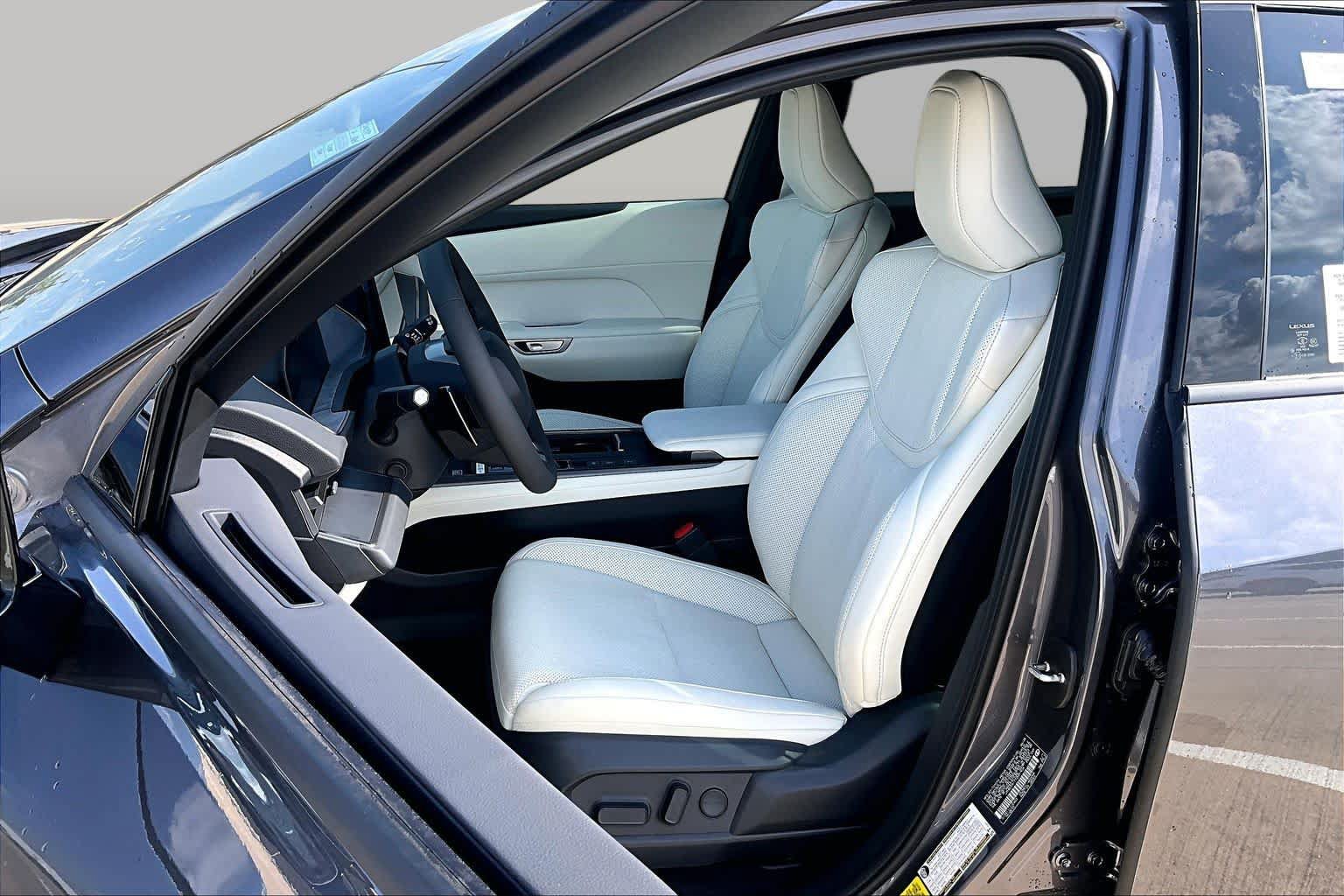 New 2026 Lexus ES 350e FWD image 9
