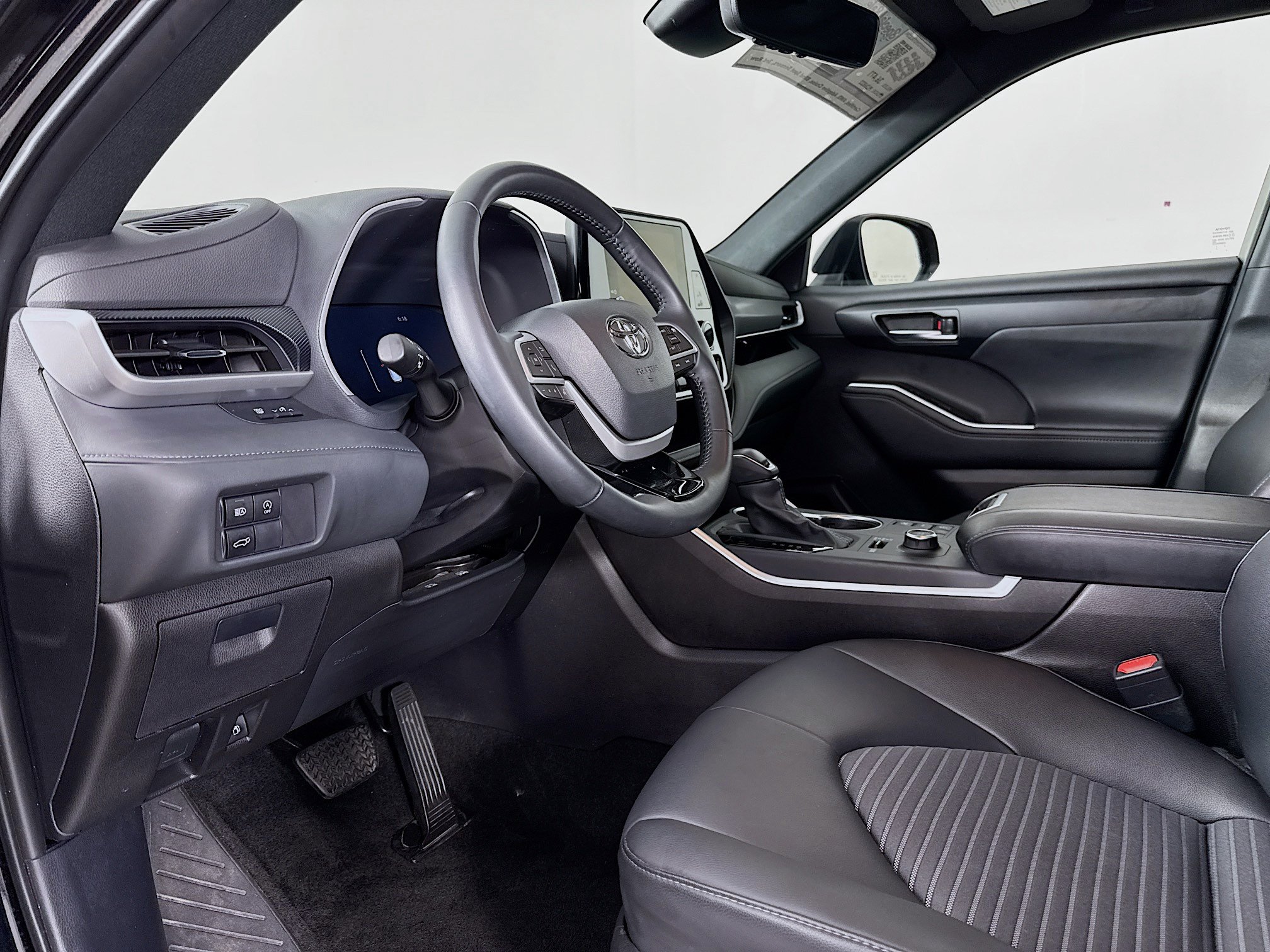 Certified 2025 Toyota Highlander XSE AWD/4WD image 9
