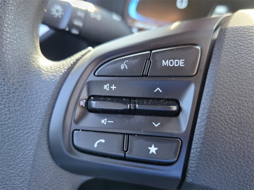 Certified 2025 Hyundai Venue SE image 27