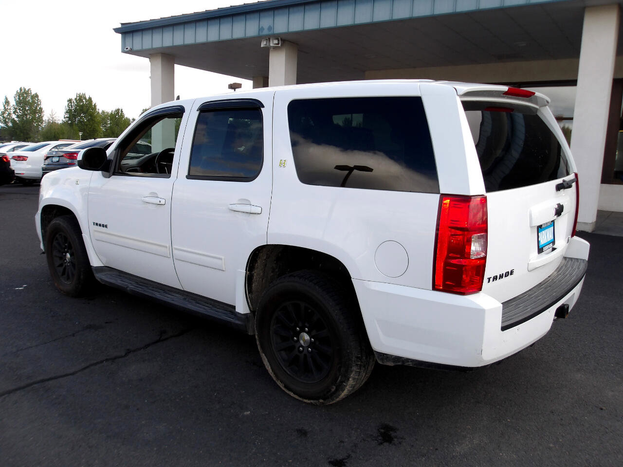 Used 2010 Chevrolet Tahoe 4WD image 3