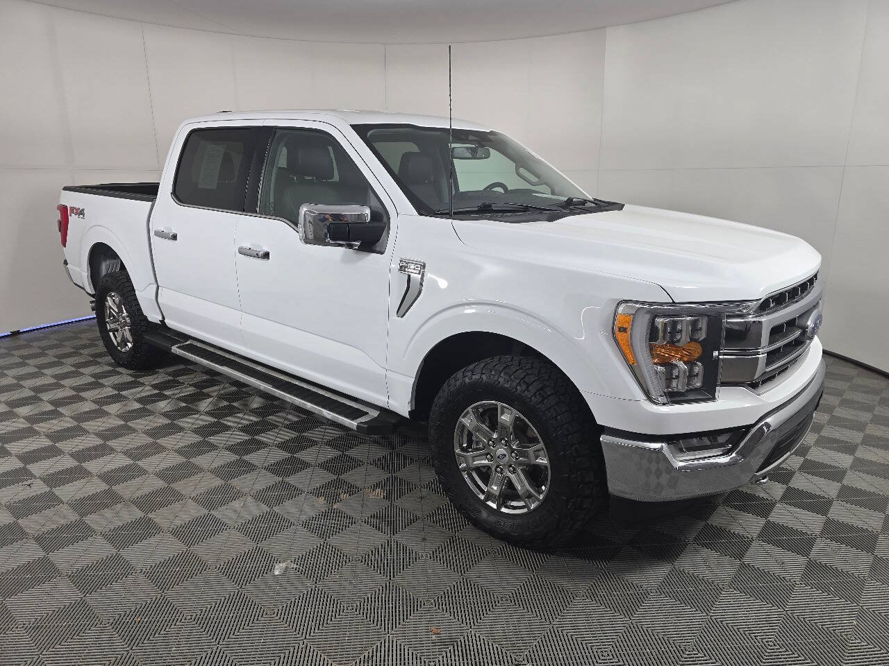 Used 2023 Ford F150 Lariat w/ FX4 Off-Road Package AWD/4WD image 3