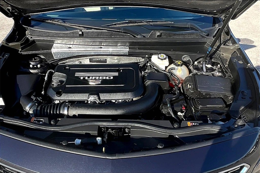 Certified 2023 Cadillac XT4 Luxury w/ Cold Weather Package image 9