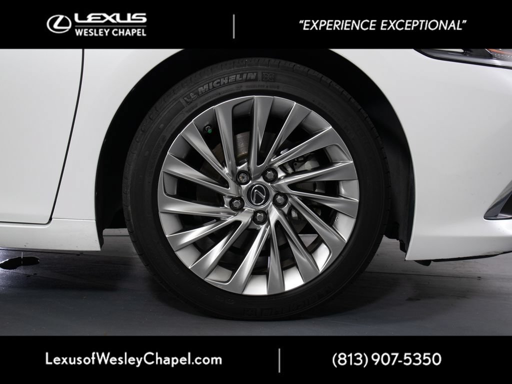 Used 2021 Lexus ES 300h Ultra Luxury w/ Accessory Package 2 FWD image 5
