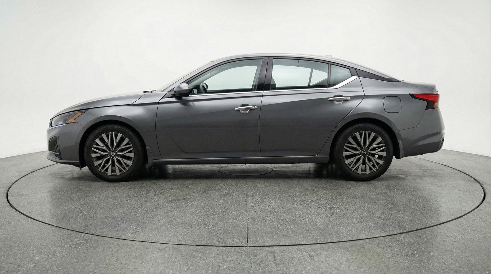 Used 2025 Nissan Altima 2.5 SV image 5