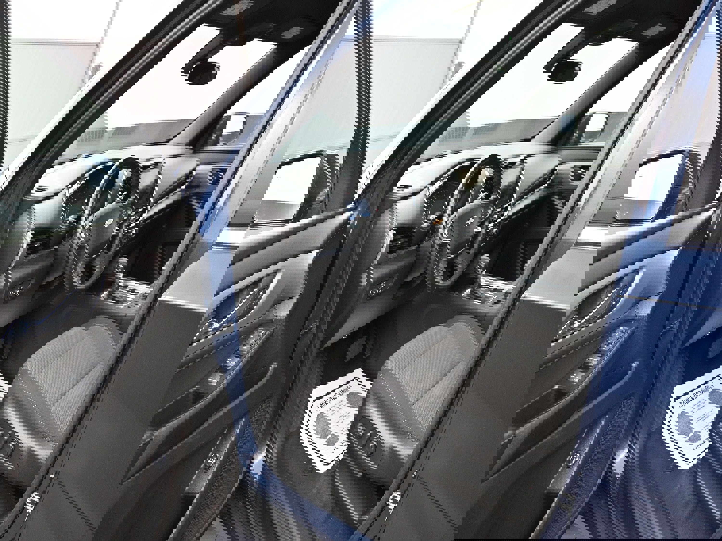 Used 2023 Chevrolet Traverse LT image 9