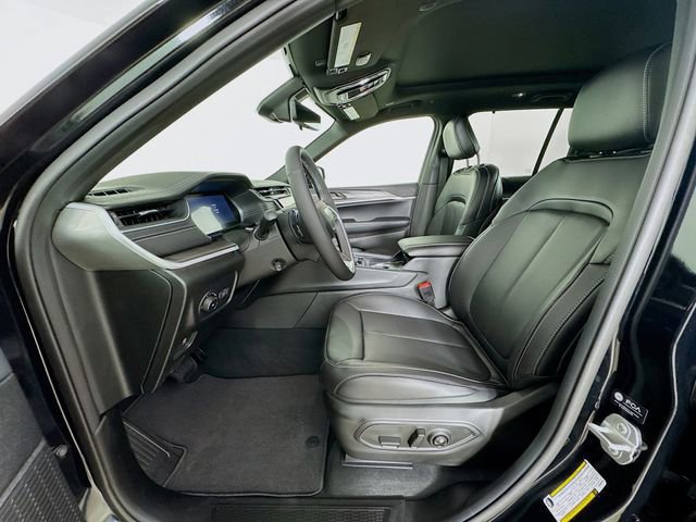 New 2025 Jeep Grand Cherokee Limited w/ Luxury Tech Group II image 24