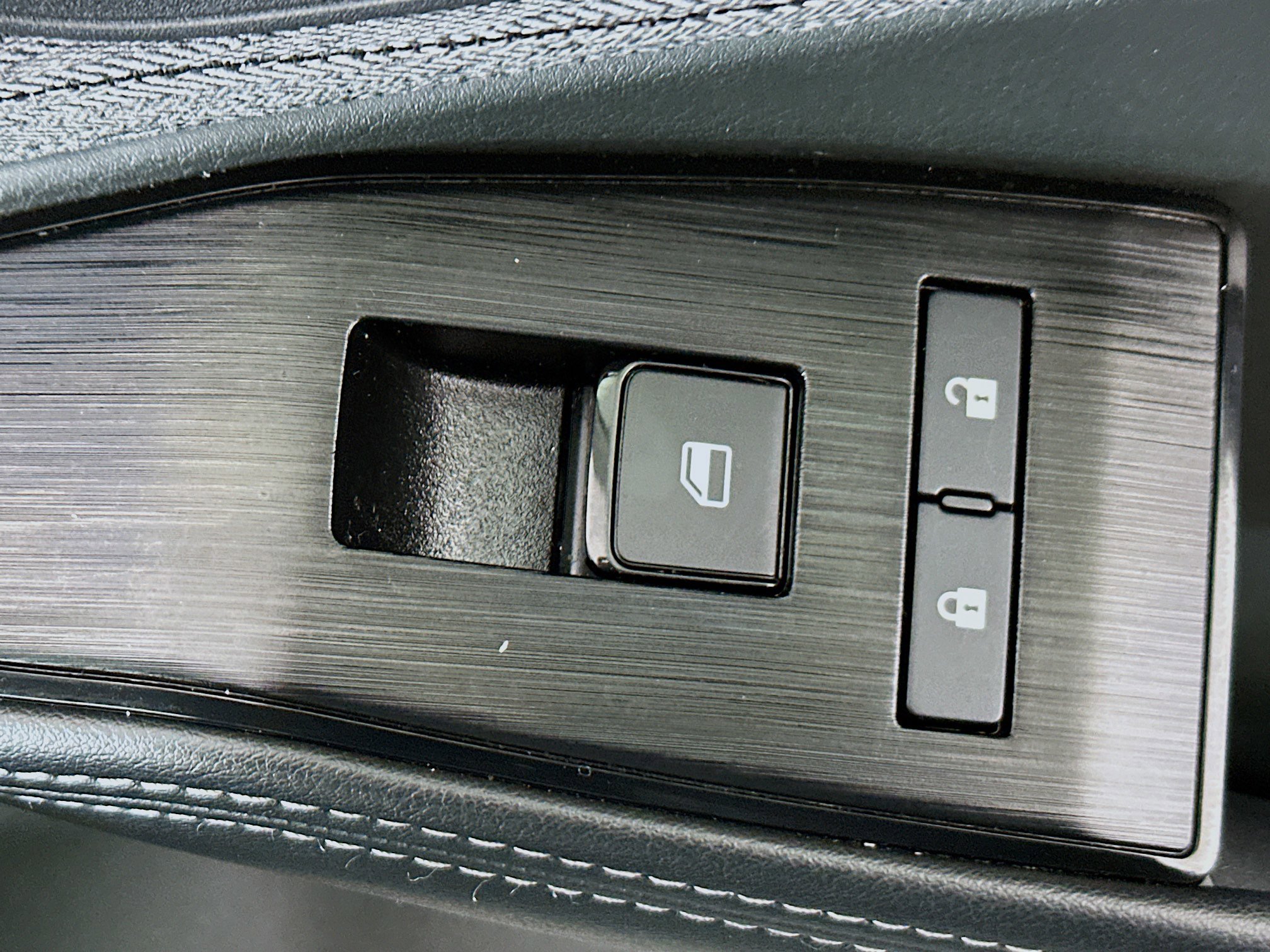 Used 2021 Nissan Rogue SV image 29