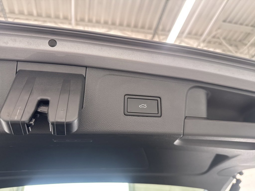 Certified 2025 Volkswagen Atlas SEL image 32