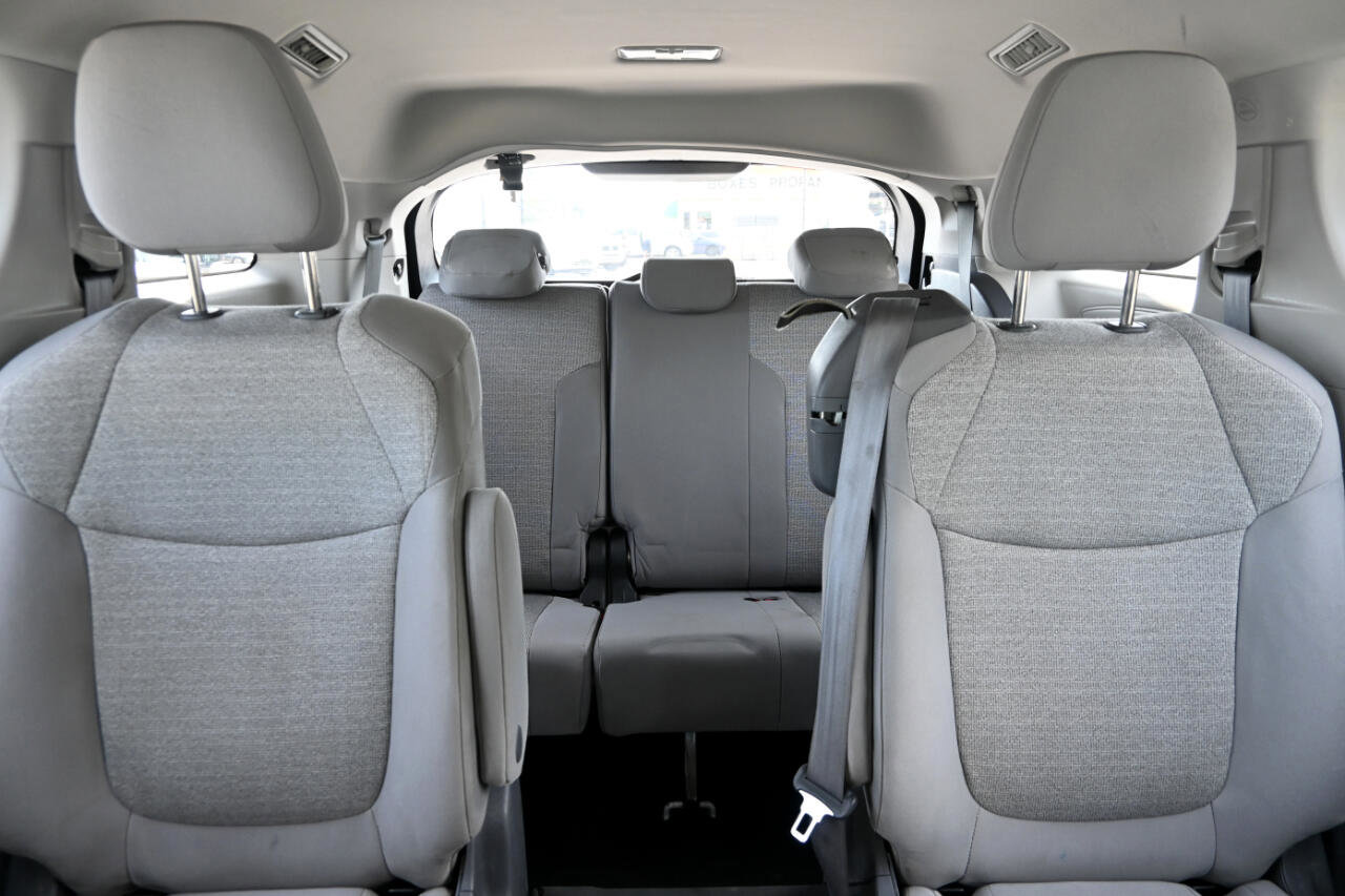 Used 2021 Toyota Sienna LE image 22