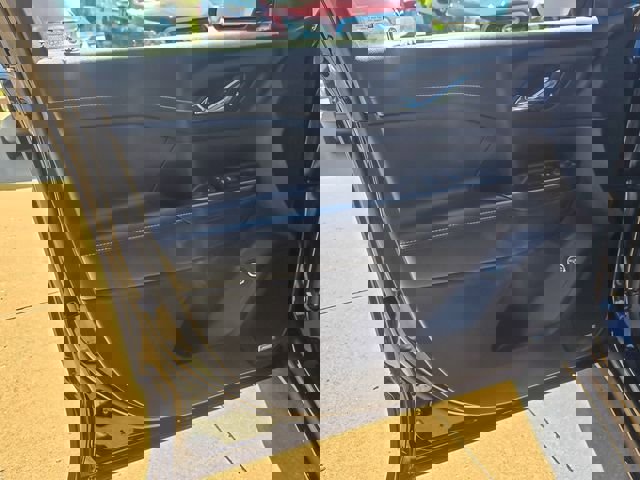 Used 2023 GMC Acadia SLT image 21