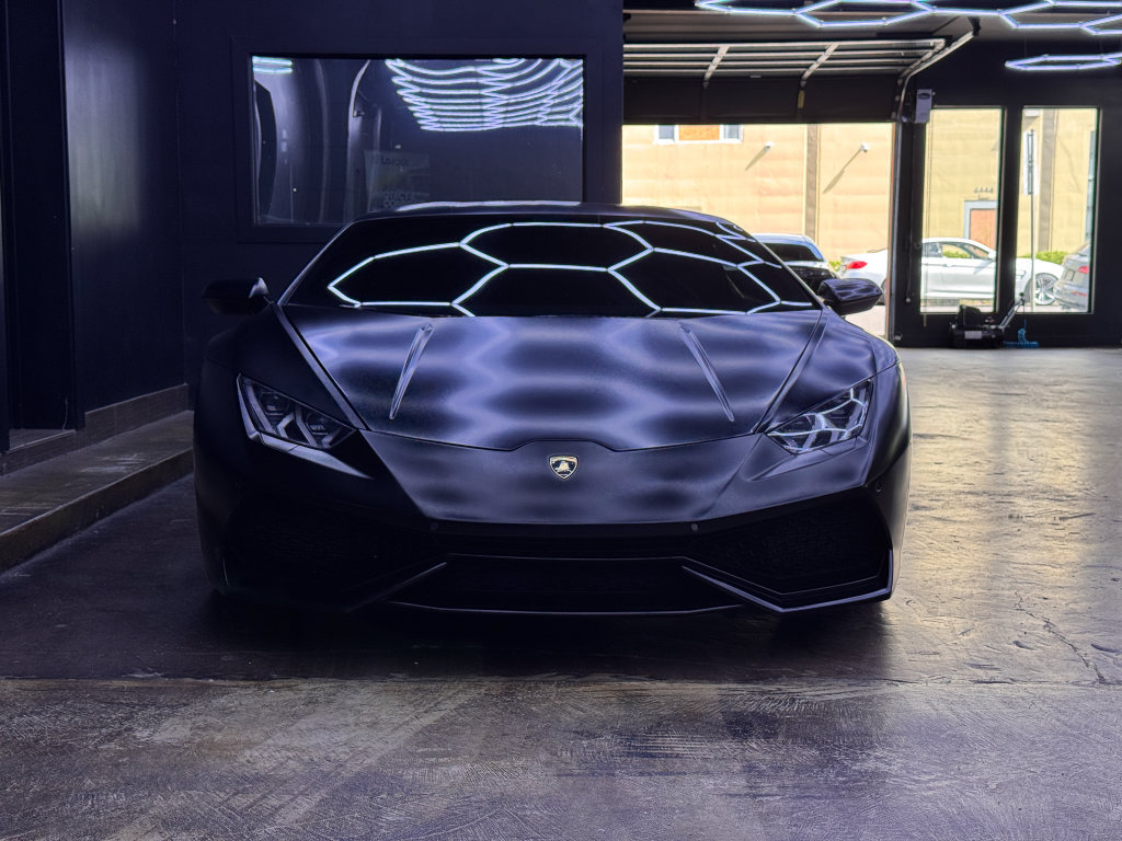 Used 2017 Lamborghini Huracan LP 610-4 AWD/4WD image 2