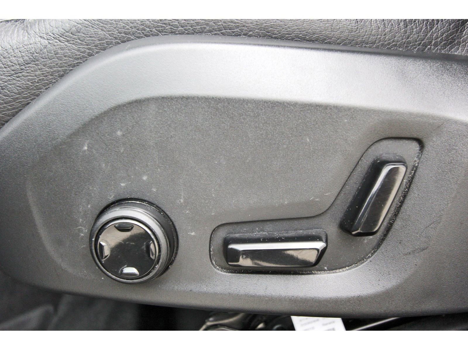 Used 2016 Volvo XC90 T6 Momentum w/ Momentum Plus Package AWD/4WD image 29