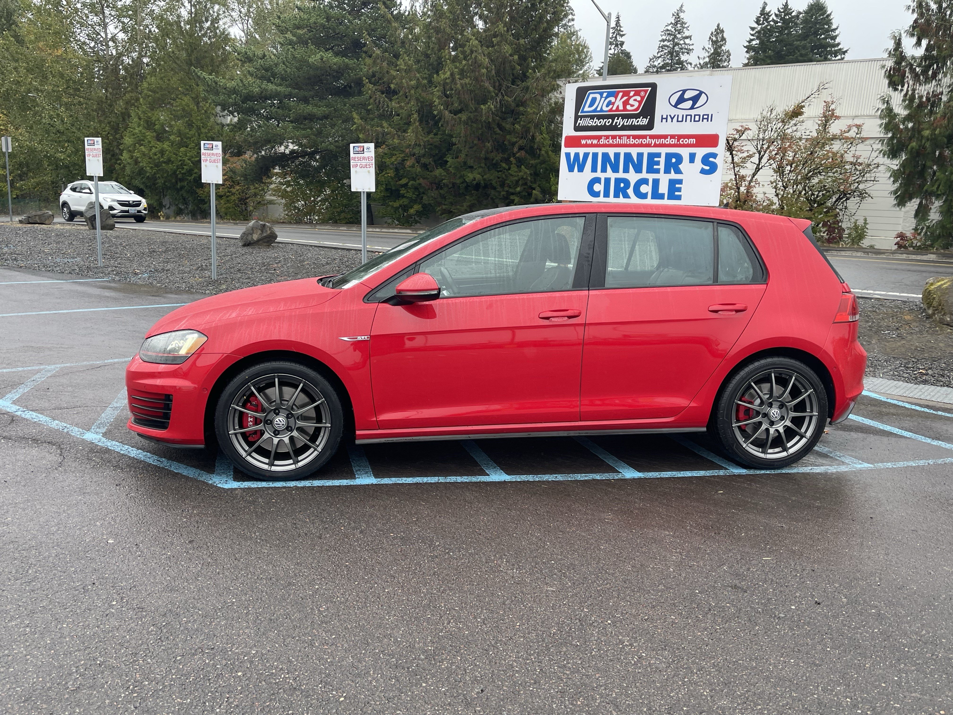 Used 2016 Volkswagen GTI SE w/ Driver Assistance Package FWD image 2