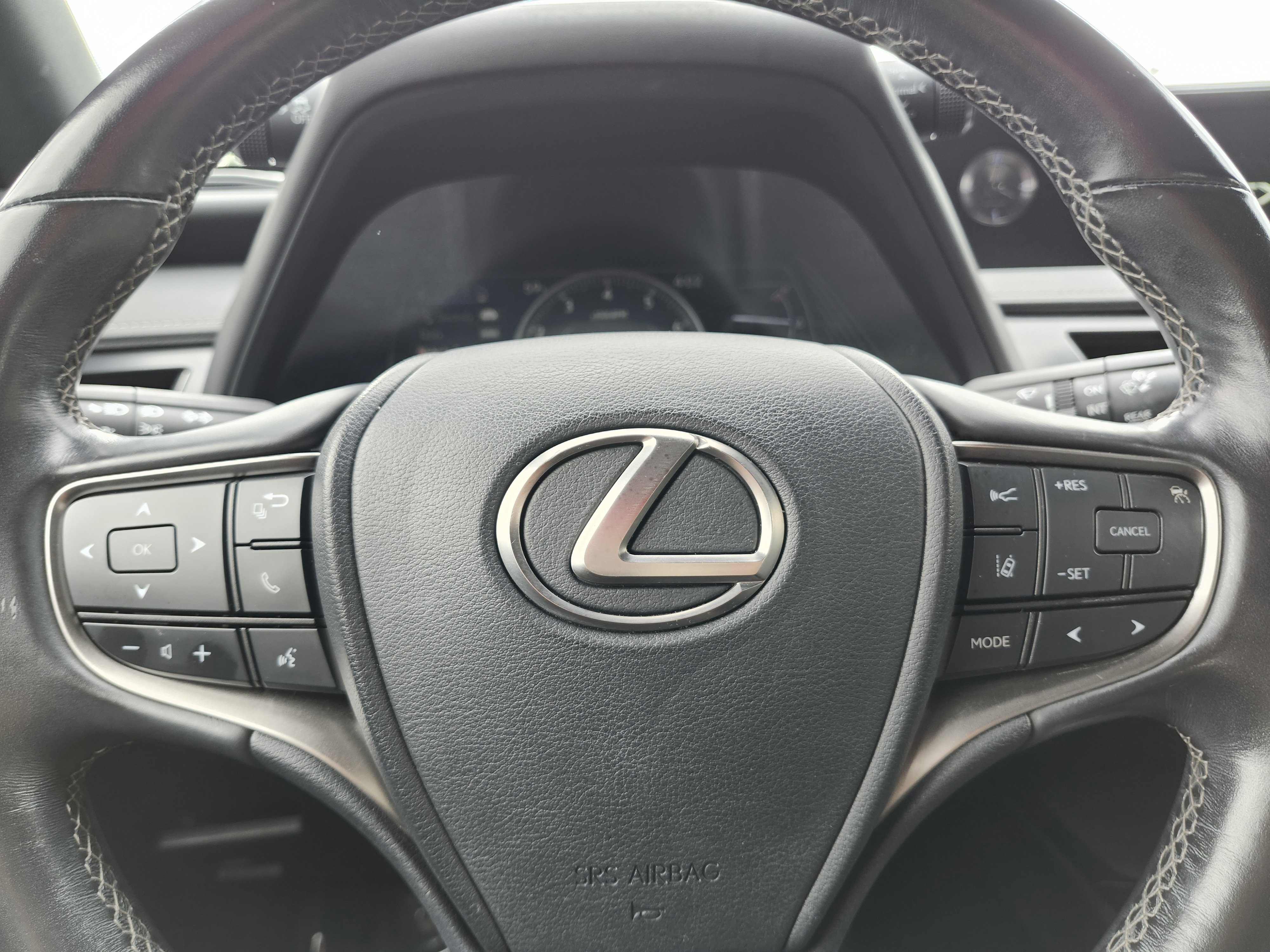 Used 2019 Lexus UX 200 w/ Accessory Package FWD image 28