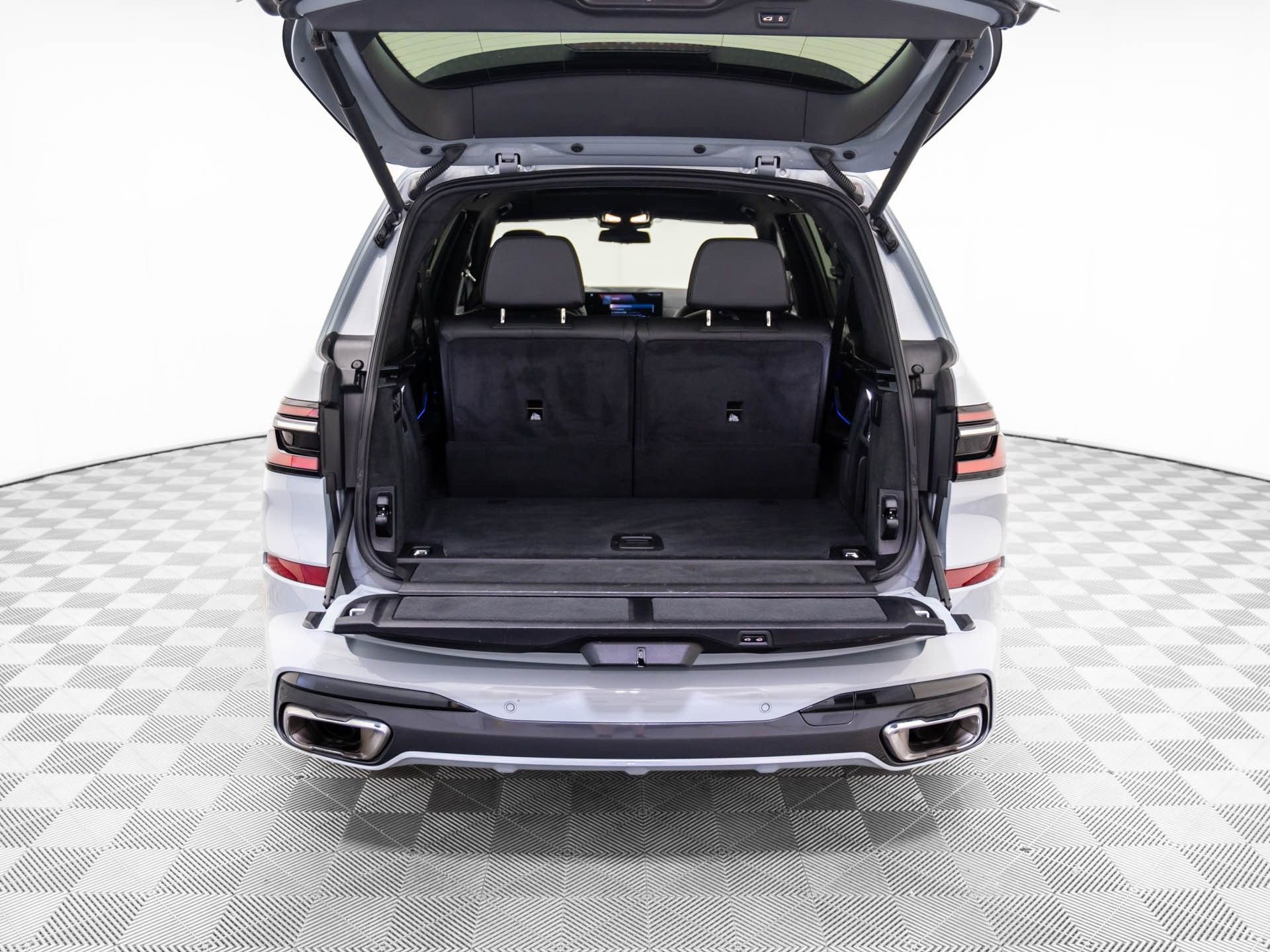 Used 2023 BMW X7 xDrive40i w/ M Sport Package image 36