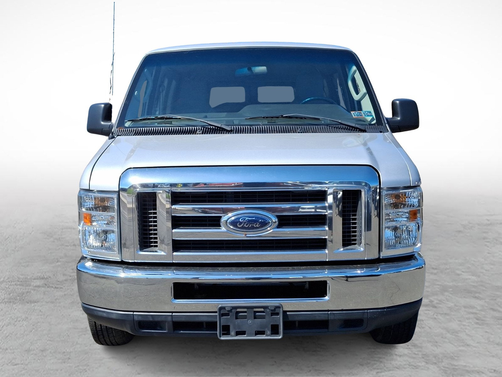 Used 2013 Ford E-150 and Econoline 150 XLT RWD image 2