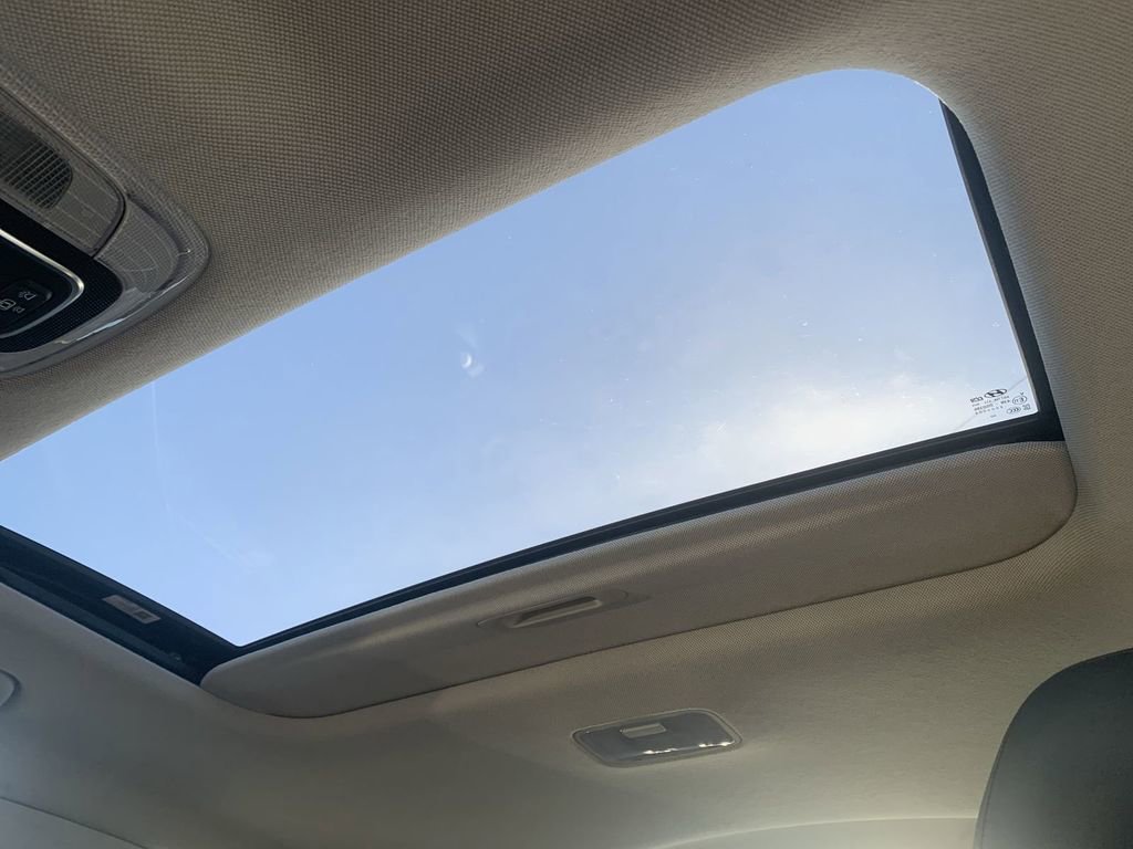 Used 2023 Hyundai Elantra Limited w/ Cargo Package image 16