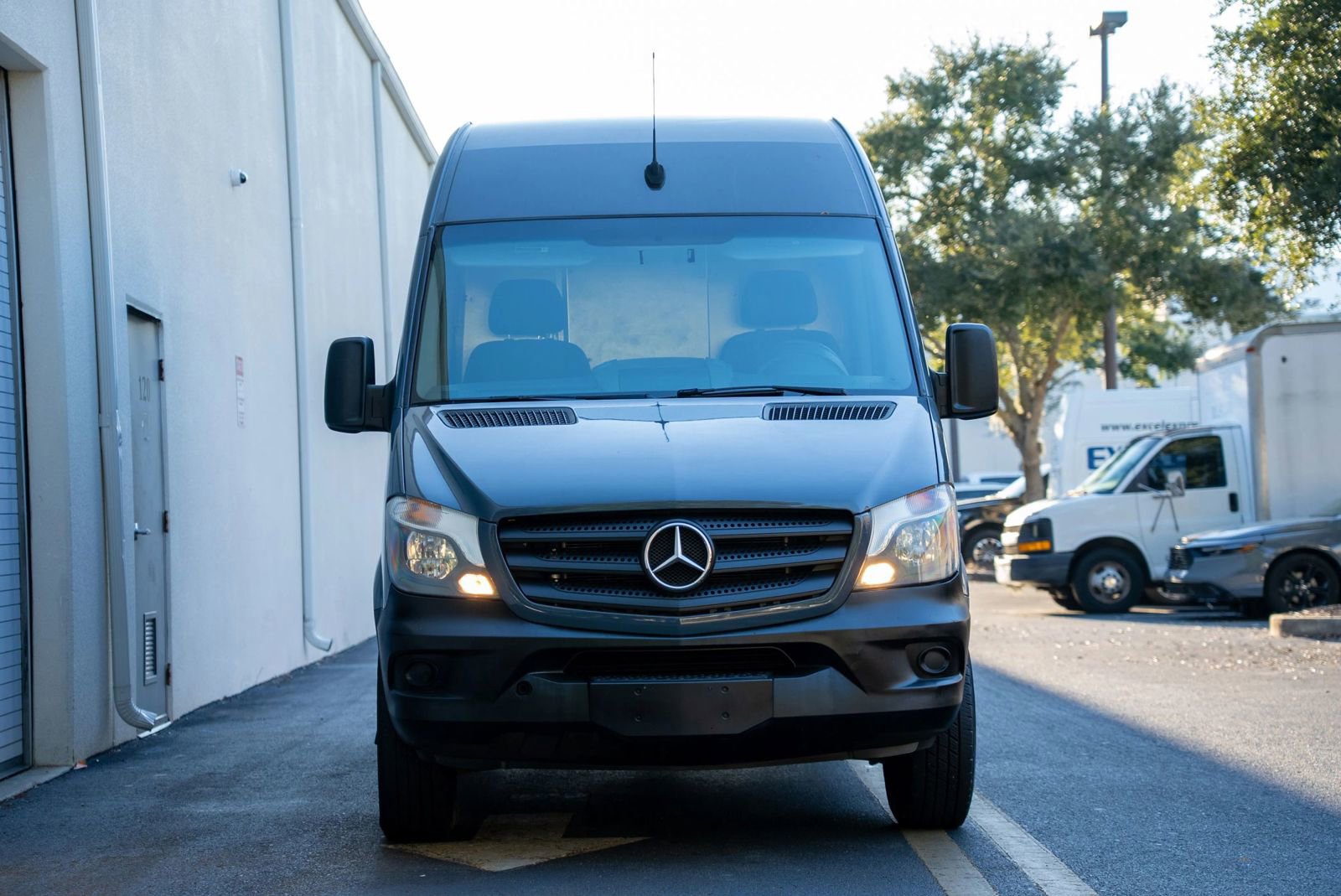 Used 2018 Mercedes-Benz Sprinter 2500 image 1