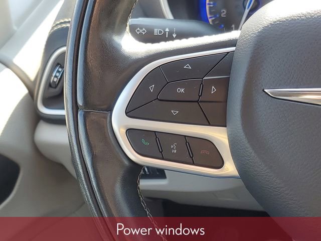 Used 2022 Chrysler Pacifica Touring-L image 24
